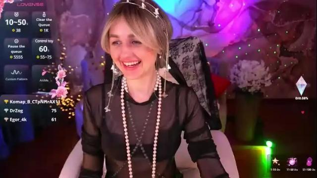 Image 4 of crystaltiffanyy Stream on Chaturbate on 2 months ago
