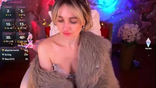 Image 12 of crystaltiffanyy Stream on Chaturbate on 2 months ago