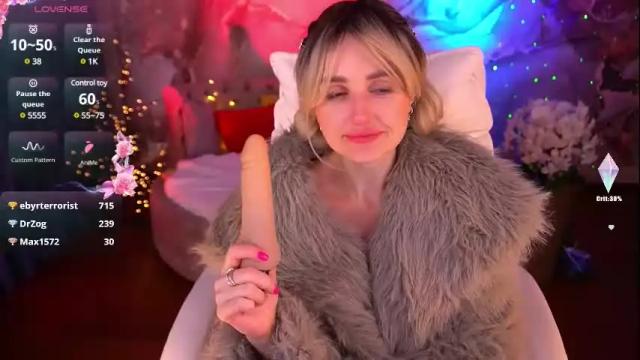 Image 7 of crystaltiffanyy Stream on Chaturbate on 2 months ago
