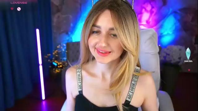 Image 2 of crystaltiffanyy Stream on Chaturbate on 1 month ago