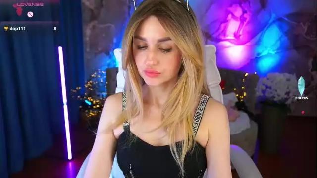 Image 6 of crystaltiffanyy Stream on Chaturbate on 1 month ago