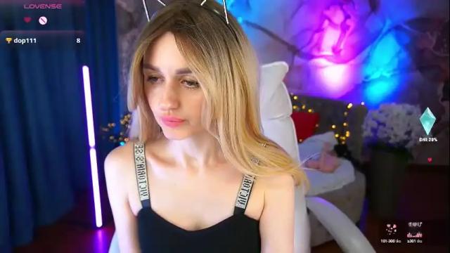 Image 7 of crystaltiffanyy Stream on Chaturbate on 1 month ago