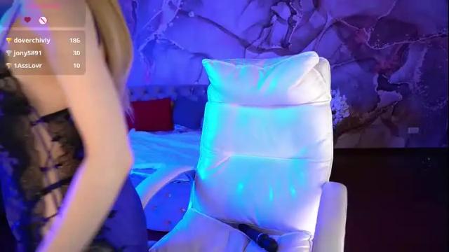 Image 3 of crystaltiffanyy Stream on Chaturbate on 28 days ago