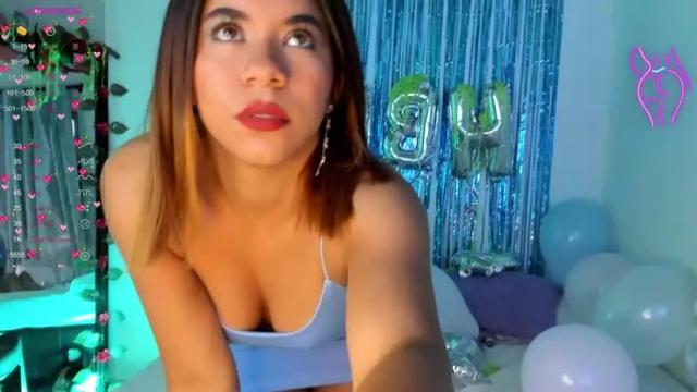 Image 8 of crystalvazquez Stream on Chaturbate on 14 months ago