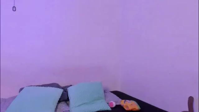 Image 3 of crystalvazquez Stream on Chaturbate on 2 months ago