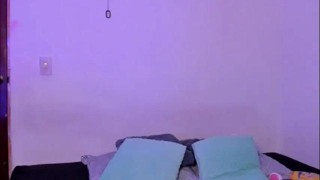 Image 4 of crystalvazquez Stream on Chaturbate on 2 months ago