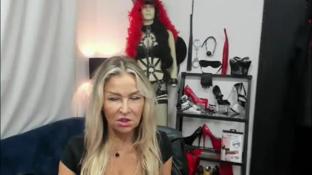 Image 6 of crystalxohotty Stream on Chaturbate on 1 month ago