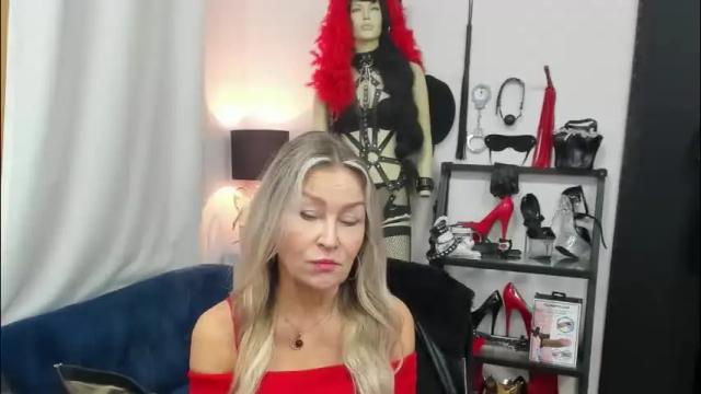 Image 12 of crystalxohotty Stream on Chaturbate on 14 days ago