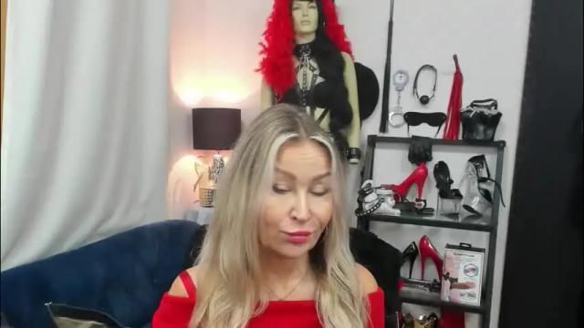 Image 3 of crystalxohotty Stream on Chaturbate on 14 days ago