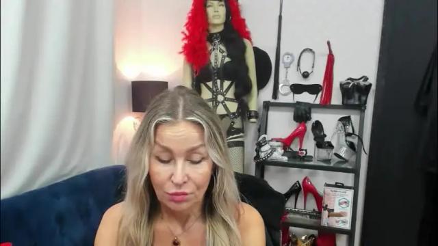 Image 10 of crystalxohotty Stream on Chaturbate on 7 days ago