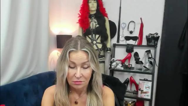 Image 12 of crystalxohotty Stream on Chaturbate on 7 days ago