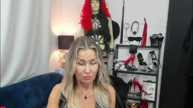 Image 3 of crystalxohotty Stream on Chaturbate on 7 days ago