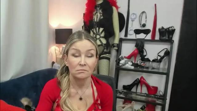 Image 3 of crystalxohotty Stream on Chaturbate on 22 days ago