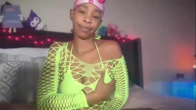 Image 10 of cum2charmxx Stream on Chaturbate on 8 days ago