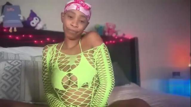 Image 11 of cum2charmxx Stream on Chaturbate on 8 days ago