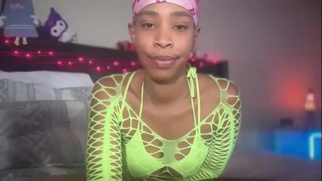 Image 3 of cum2charmxx Stream on Chaturbate on 8 days ago