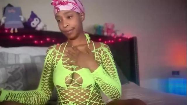 Image 4 of cum2charmxx Stream on Chaturbate on 8 days ago