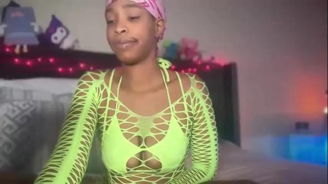Image 7 of cum2charmxx Stream on Chaturbate on 8 days ago