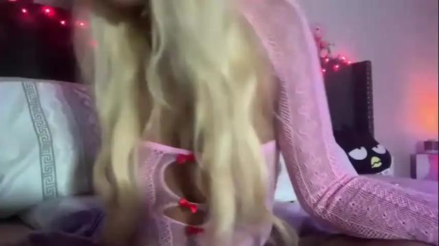 Image 12 of cum2charmxx Stream on Chaturbate on 3 days ago