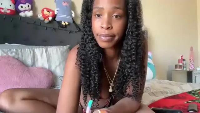 Image 3 of cum2charmxx Stream on Chaturbate on 1 month ago
