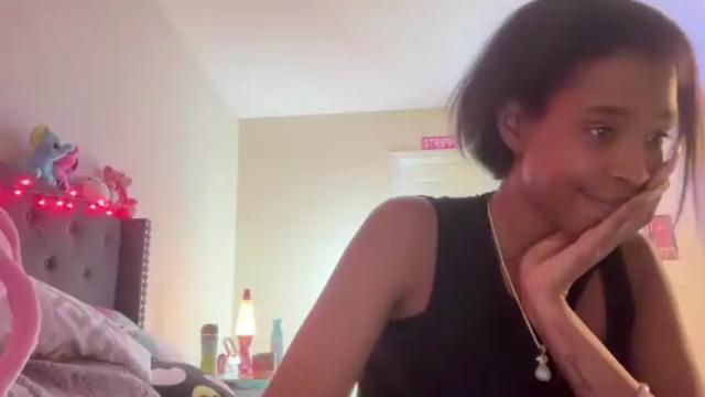 Image 12 of cum2charmxx Stream on Chaturbate on 21 days ago