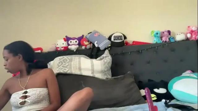 Image 8 of cum2charmxx Stream on Chaturbate on 19 days ago