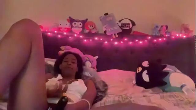 Image 3 of cum2charmxx Stream on Chaturbate on 16 days ago