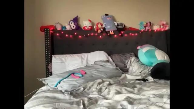 Image 2 of cum2charmxx Stream on Chaturbate on 2 months ago