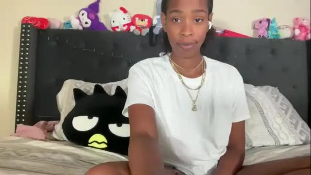 Image 11 of cum2charmxx Stream on Chaturbate on 1 month ago