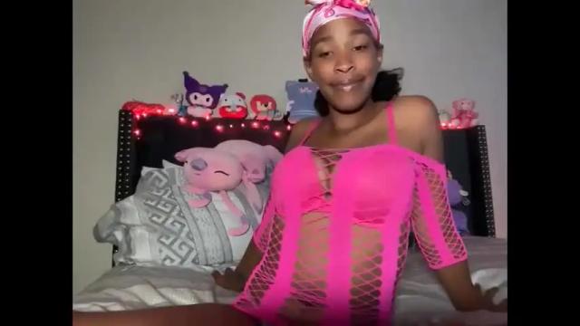 Image 3 of cum2charmxx Stream on Chaturbate on 1 month ago
