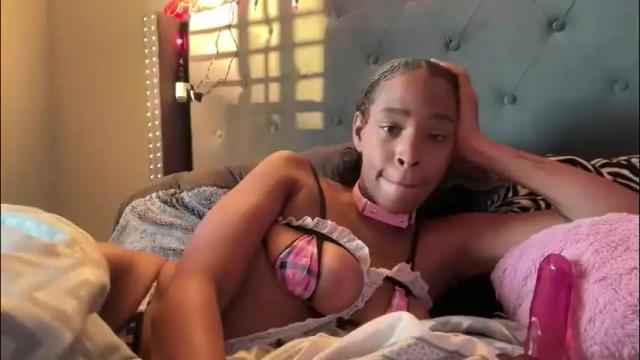 Image 4 of cum2charmxx Stream on Chaturbate on 3 days ago