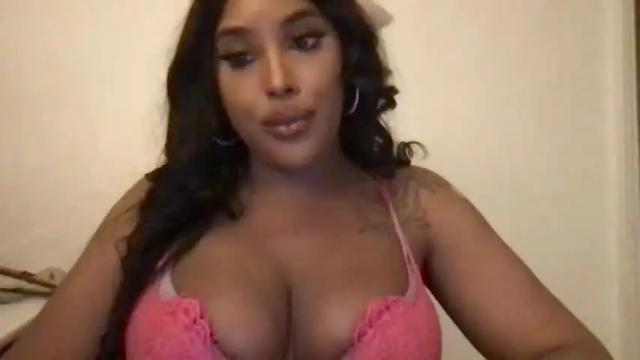 Image 2 of cummingtoparis Stream on Chaturbate on 15 months ago