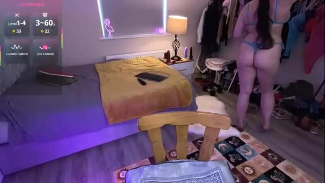 Image 2 of cumonveronica Stream on Chaturbate on 11 days ago