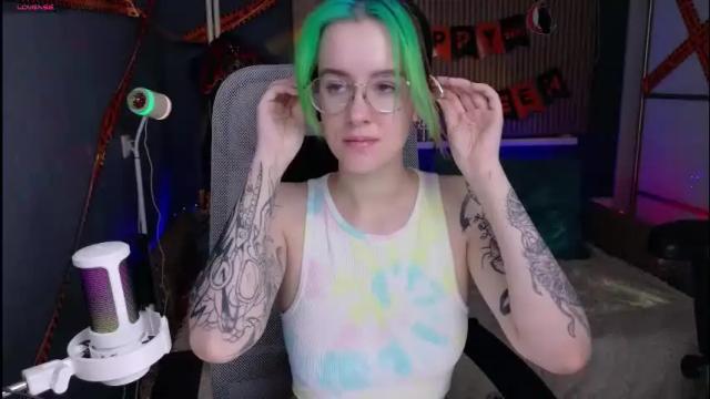 Image 2 of cumpotikeve Stream on Chaturbate on 2 months ago