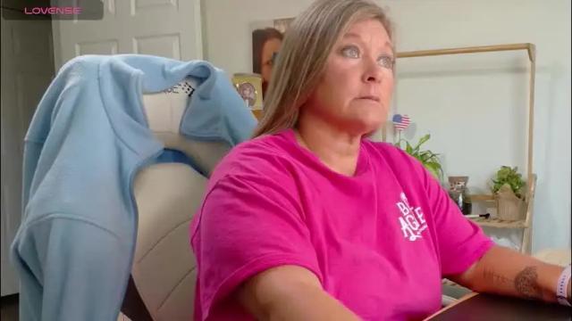 Image 2 of curiouscouple3143 Stream on Chaturbate on 1 month ago