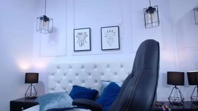 Image 2 of curly_cutte_ Stream on Chaturbate on 21 months ago