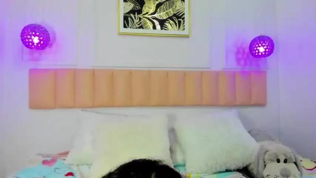 Image 3 of curly_cutte_ Stream on Chaturbate on 21 months ago