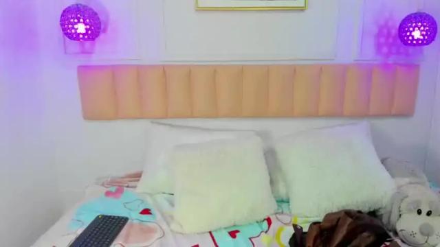 Image 4 of curly_cutte_ Stream on Chaturbate on 21 months ago