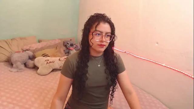 Image 2 of curlycool Stream on Chaturbate on 2 months ago