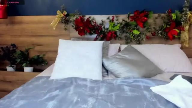 Image 3 of curlyraquel Stream on Chaturbate on 18 months ago