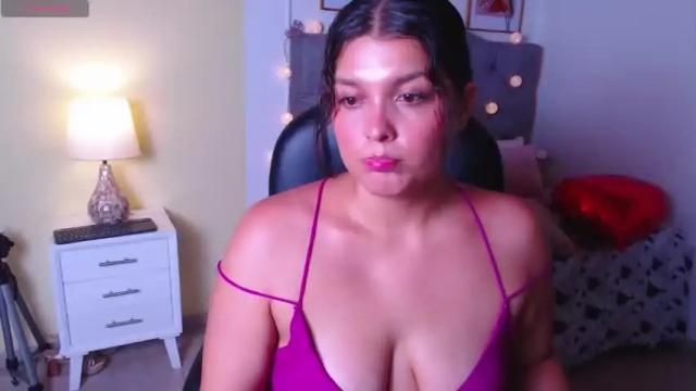 Image 3 of curvy_daniela Stream on Chaturbate on 6 months ago