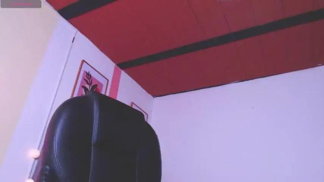 Image 2 of curvy_daniela Stream on Chaturbate on 22 months ago