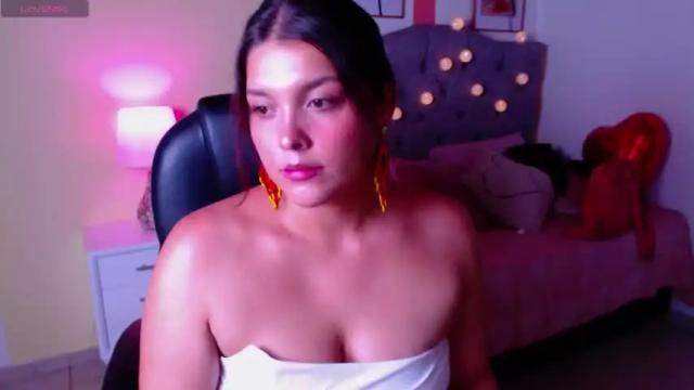 Image 11 of curvy_daniela Stream on Chaturbate on 6 months ago