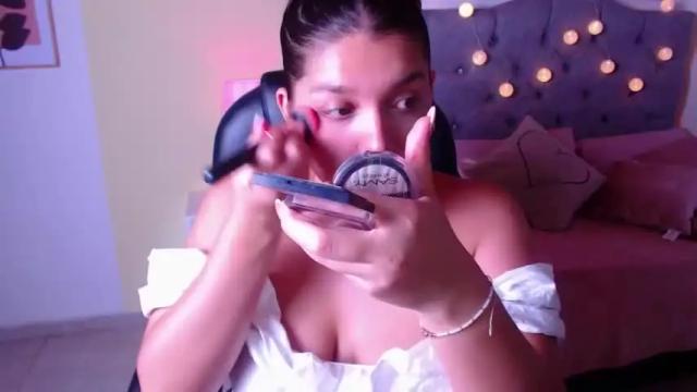 Image 4 of curvy_daniela Stream on Chaturbate on 6 months ago