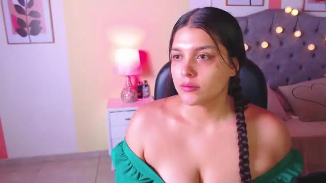 Image 4 of curvy_daniela Stream on Chaturbate on 17 months ago