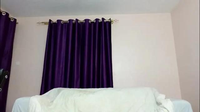 Image 4 of curvy_essie Stream on Chaturbate on 1 month ago