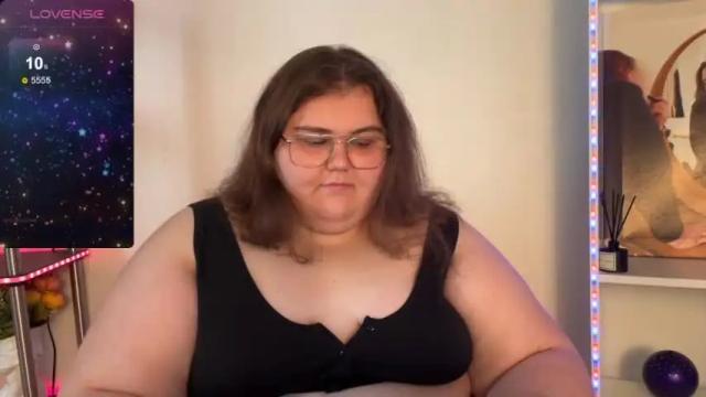 Image 12 of curvy_janie Stream on Chaturbate on 18 months ago