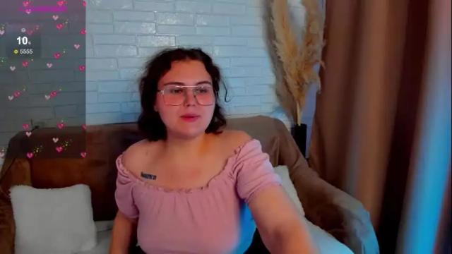 Image 3 of curvy_janie Stream on Chaturbate on 5 months ago