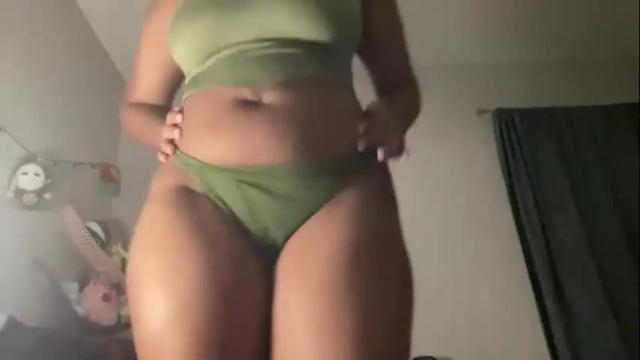 Image 4 of curvycutie1818 Stream on Chaturbate on 22 months ago