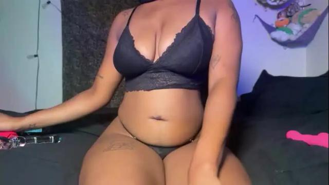 Image 8 of curvycutie1818 Stream on Chaturbate on 1 month ago